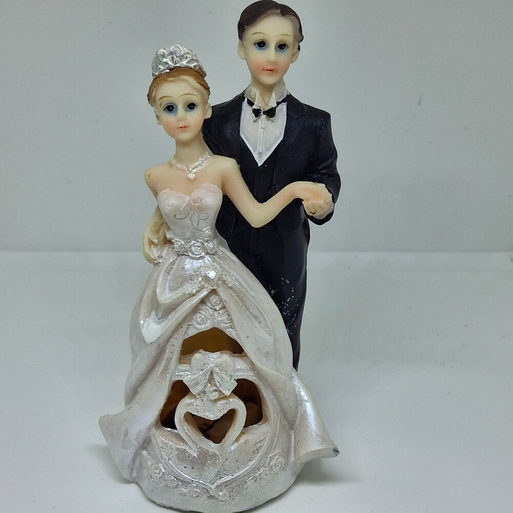 Wedding Cake Topper Bride Groom Figurine Resin Decorative